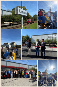 Collage Eröffnung Willkommensbahnhof Kalenborn mit heranfahrender Bahn, drei Personen, die ein rotes Band durchschneiden und vielen Gästen bei Sonnenschein